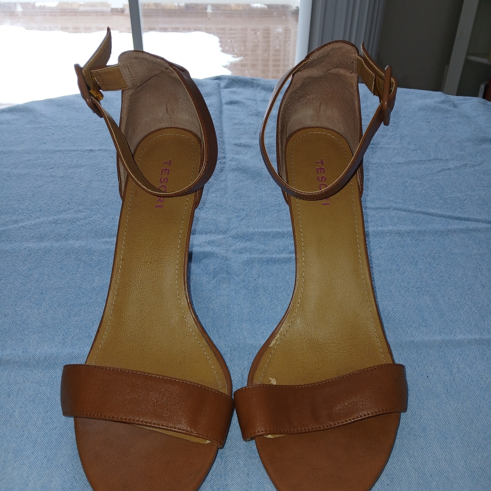 Tesori Women's Brown Ankle Strap Sandals